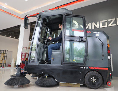 電動(dòng)掃地機 電動(dòng)掃地機